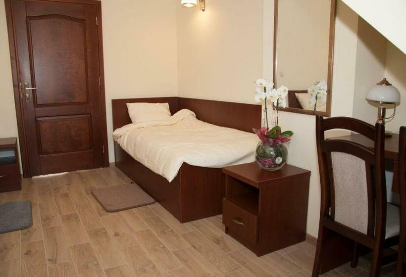 基本间, Zajazd Antresola