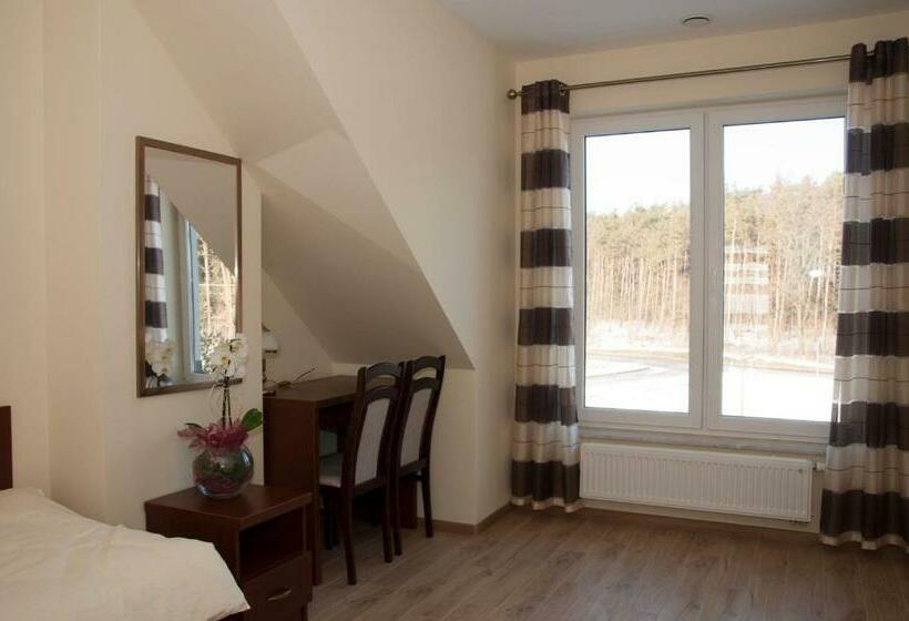 标准三人间, Zajazd Antresola