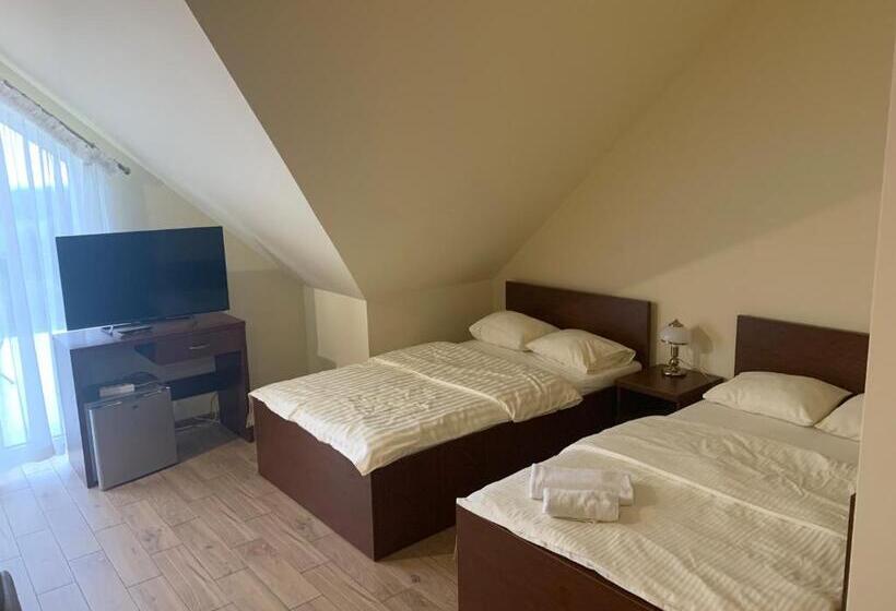 带1个卧室的带阳台的公寓, Zajazd Antresola