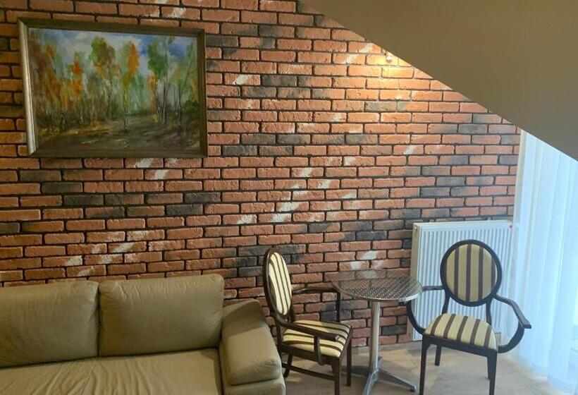 דירת חדר עם טרסה, Zajazd Antresola