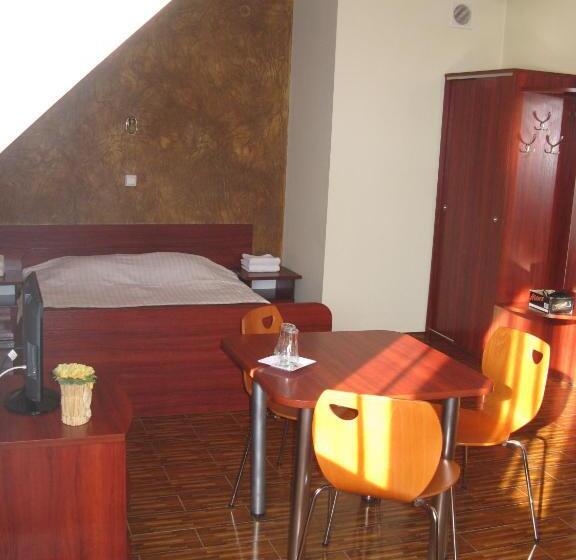 标准三人间, Motel Górno