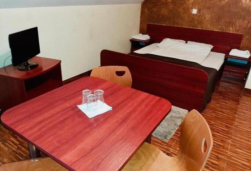 标准三人间, Motel Górno