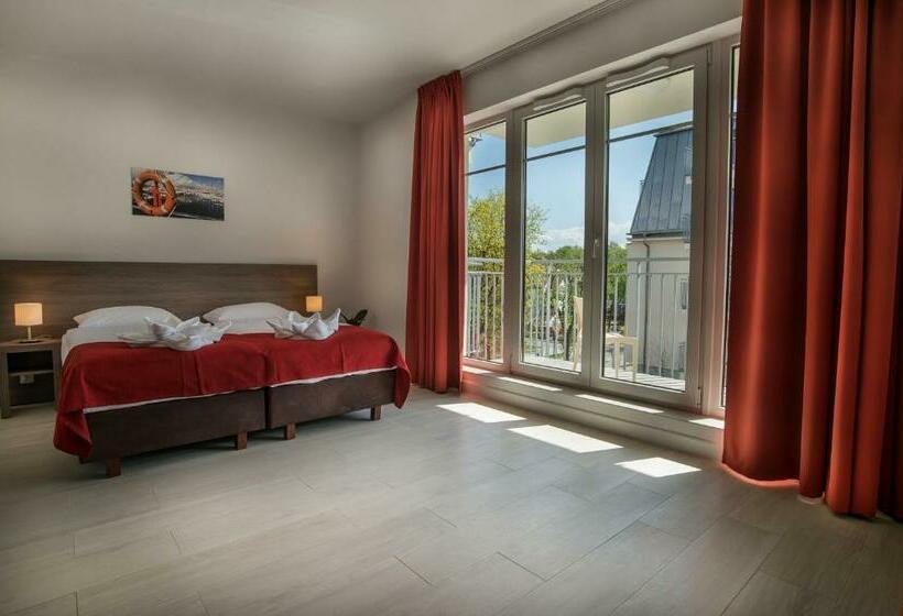 四人标准间, Marisol