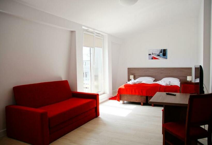 四人标准间, Marisol