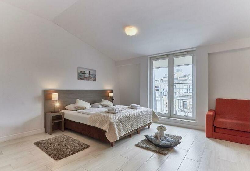 四人标准间, Marisol