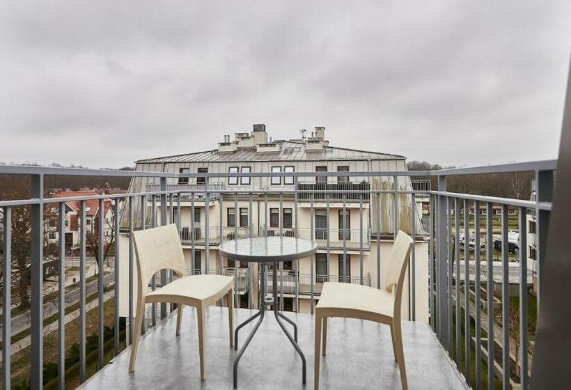 四人标准间, Marisol