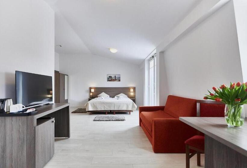 四人标准间, Marisol