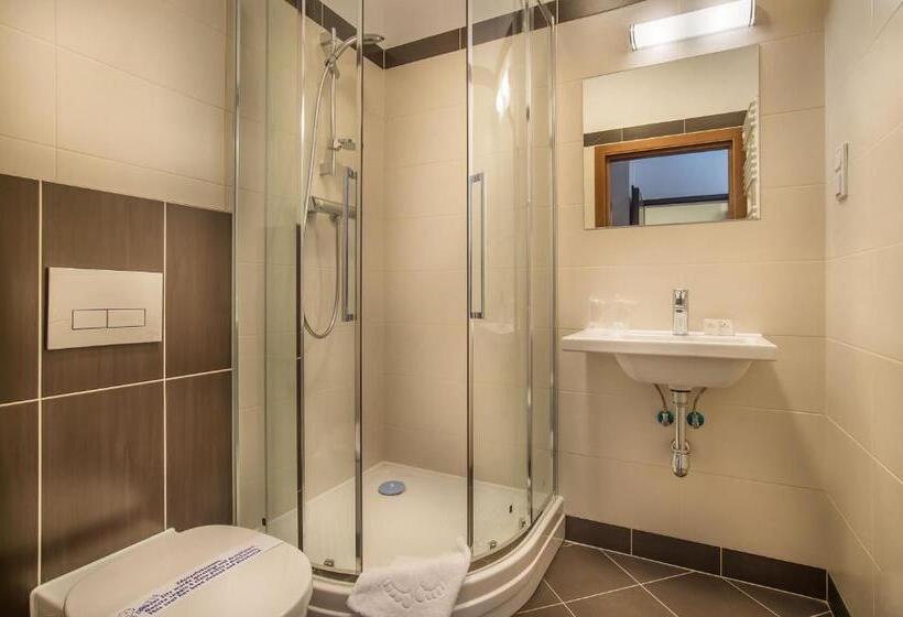 标准单人间, Marisol