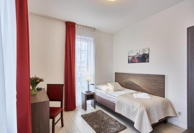 标准单人间, Marisol