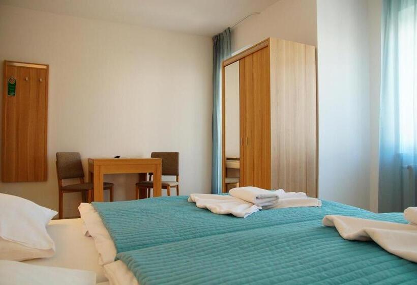 带阳台的豪华间, Marisol