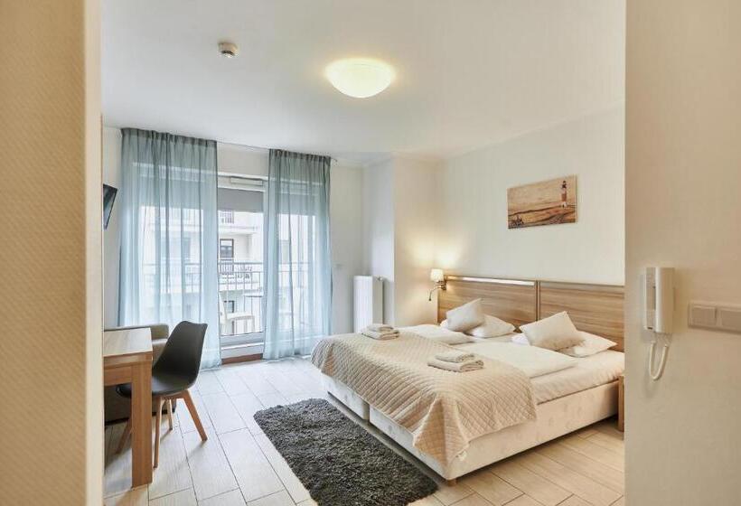 豪华三人间, Marisol