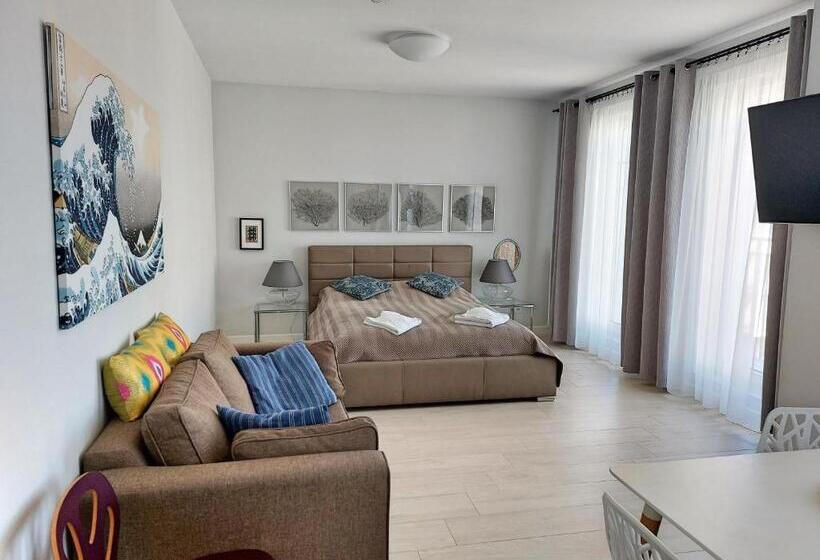 四人豪华间, Marisol