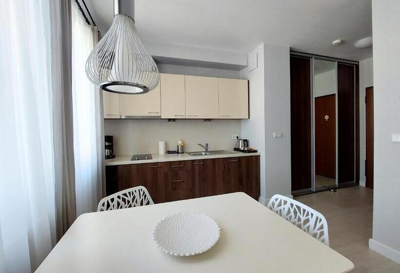 四人豪华间, Marisol