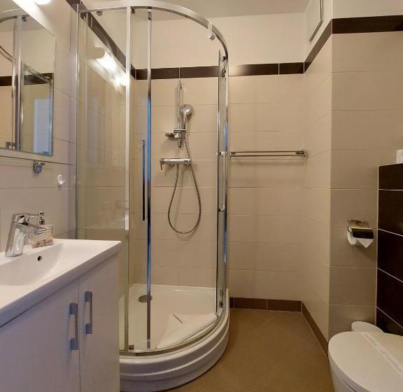 四人豪华间, Marisol