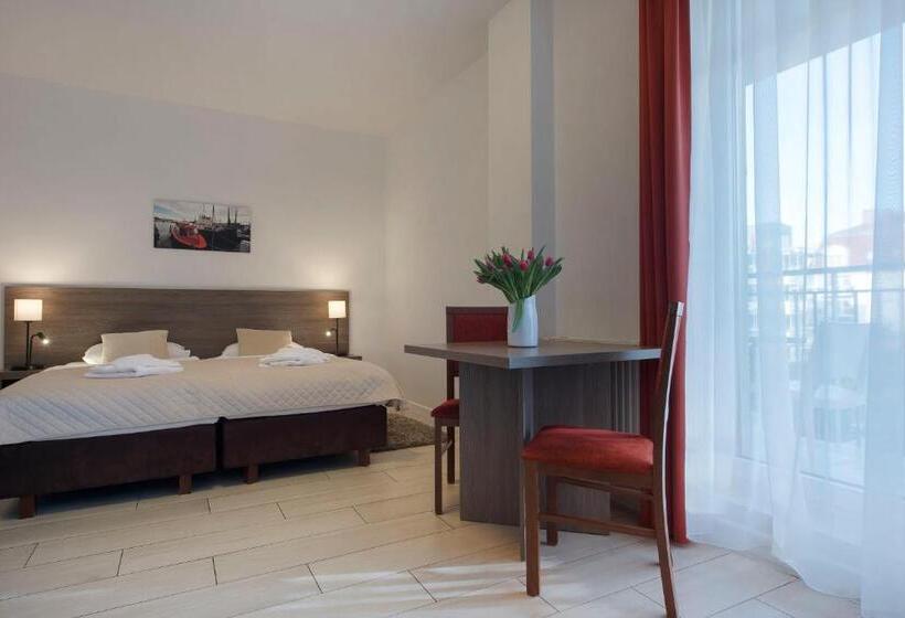 四人标准间, Marisol