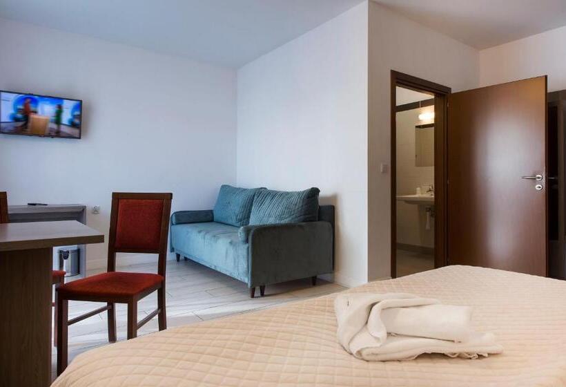 四人标准间, Marisol