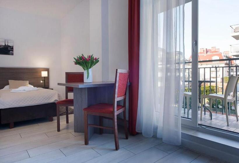 四人标准间, Marisol