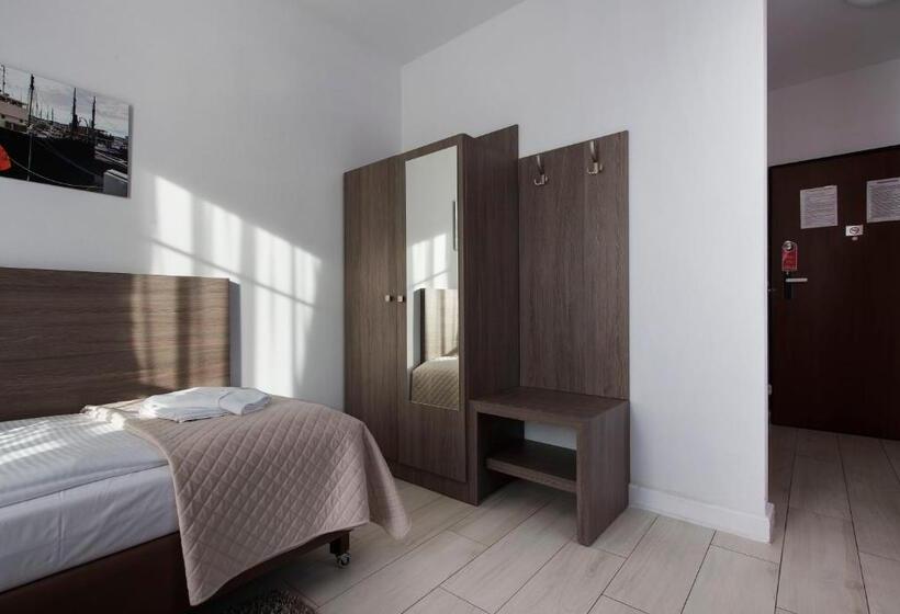 标准单人间, Marisol