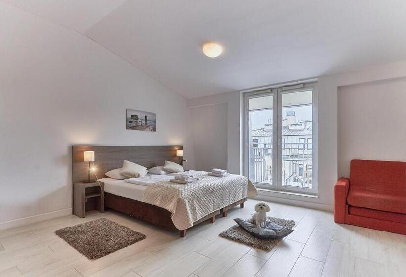 四人豪华间, Marisol