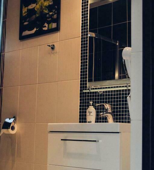 标准三人间, Pyszna Stajenka