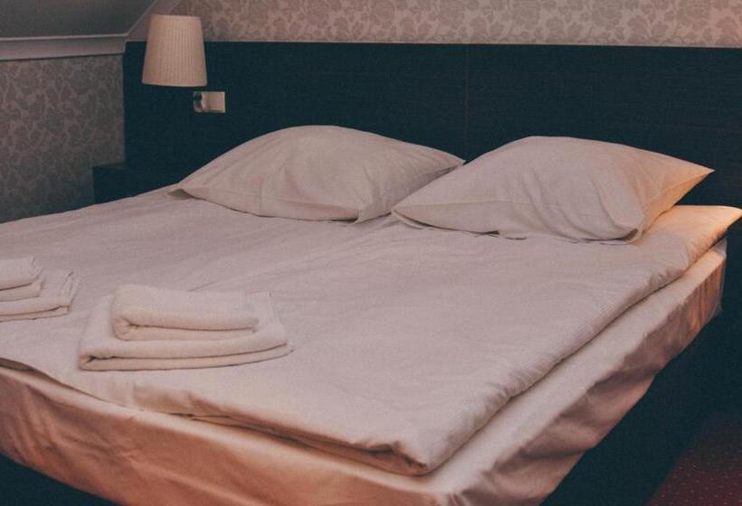 标准单人间, Pyszna Stajenka