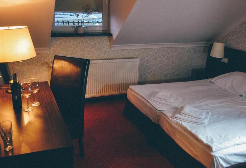 标准单人间, Pyszna Stajenka