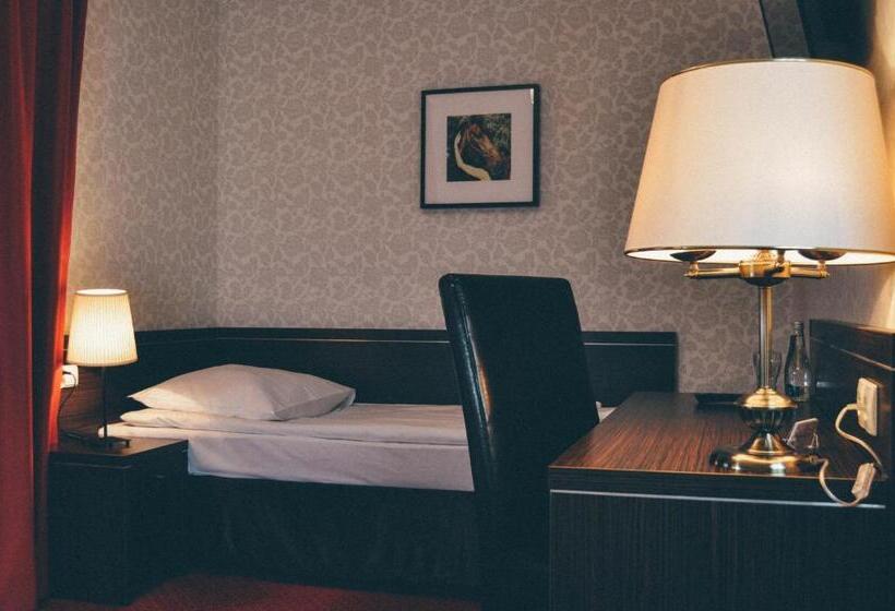 标准单人间, Pyszna Stajenka