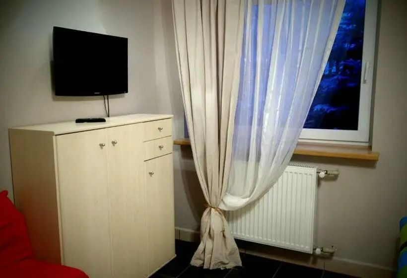 Standard Kolmen Hengen Huone, Topolowa