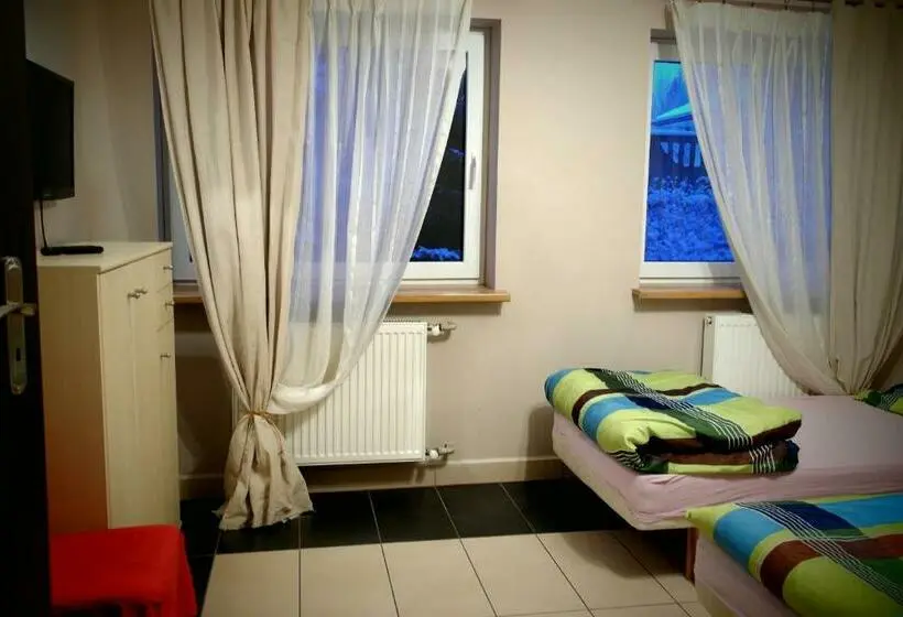 Standard Kolmen Hengen Huone, Topolowa