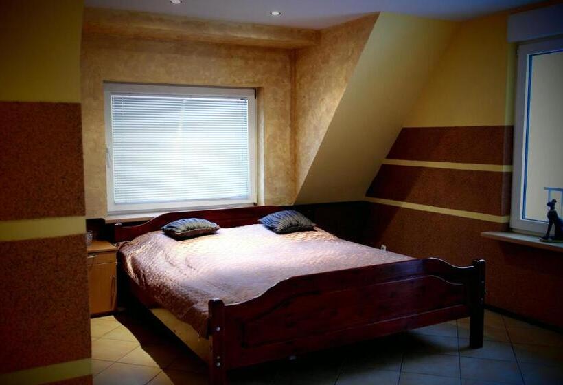 آپارتمان 1 خوابه با بالکن, Topolowa