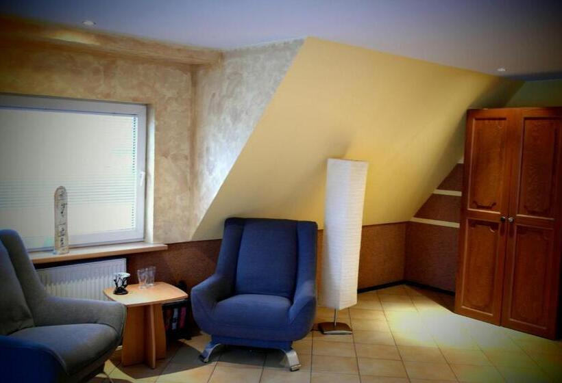 آپارتمان 1 خوابه با بالکن, Topolowa