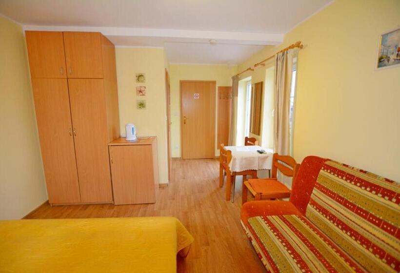 Трехместный Номер Стандарт с Балконом, Villa Antoja