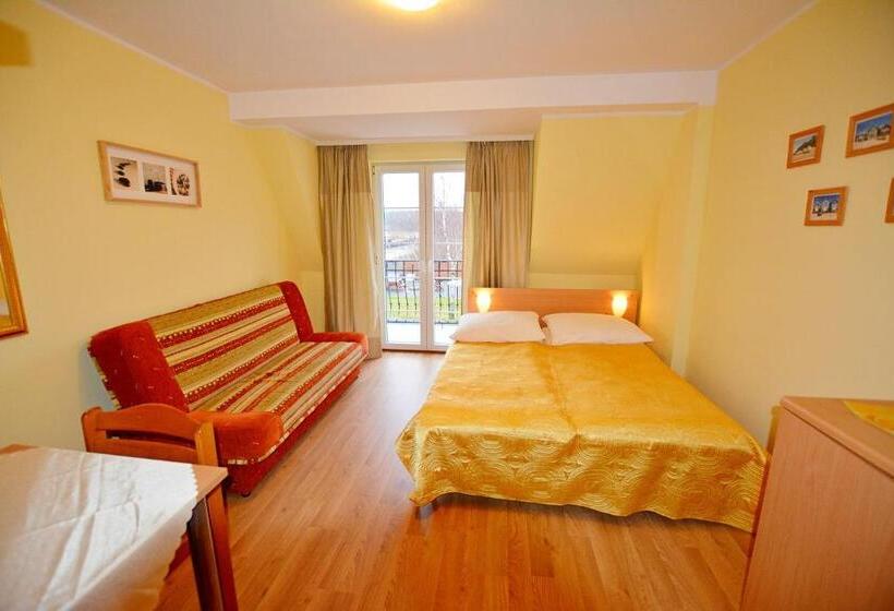 Трехместный Номер Стандарт с Балконом, Villa Antoja