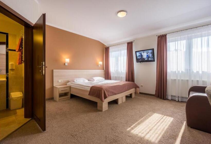 标准三人间, Pensjonat Carmen