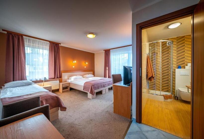 标准三人间, Pensjonat Carmen