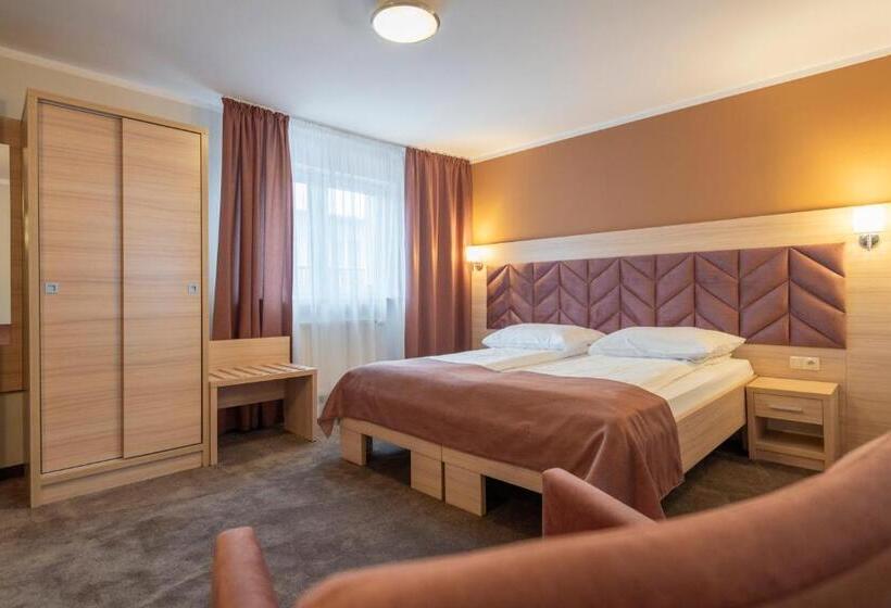 四人标准间, Pensjonat Carmen