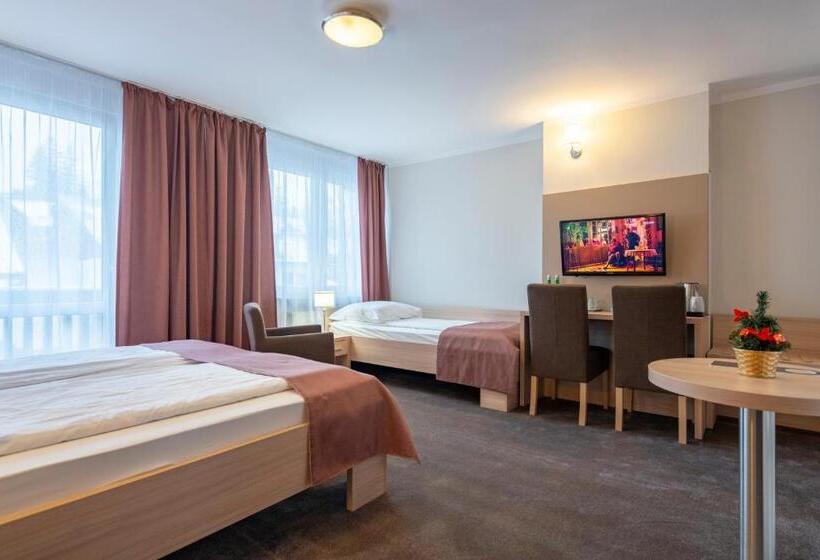 标准三人间, Pensjonat Carmen