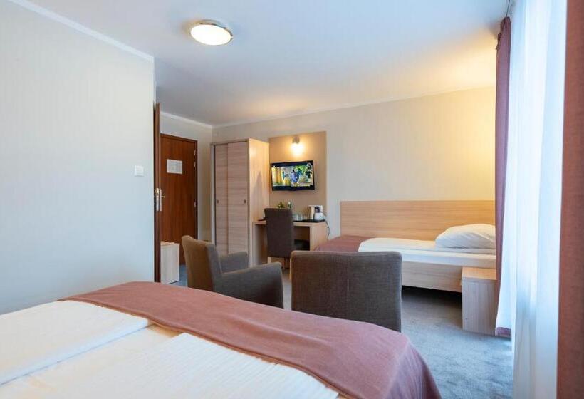 标准三人间, Pensjonat Carmen