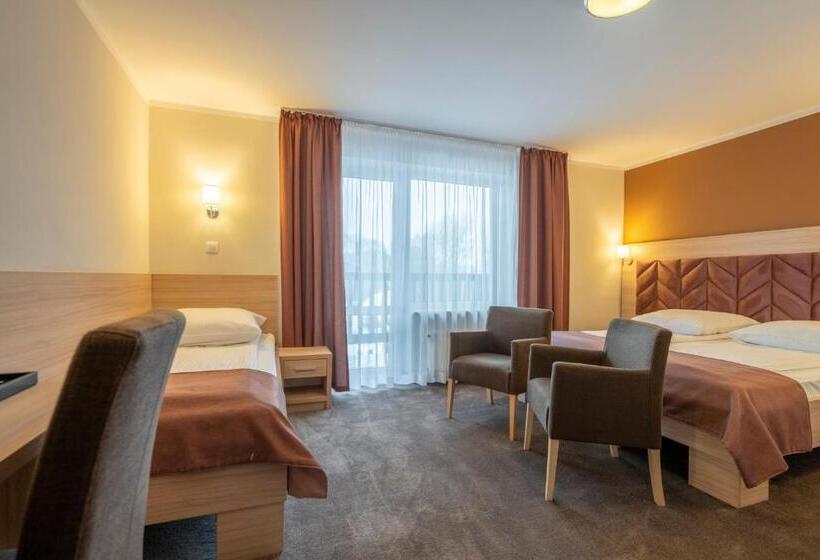 标准三人间, Pensjonat Carmen