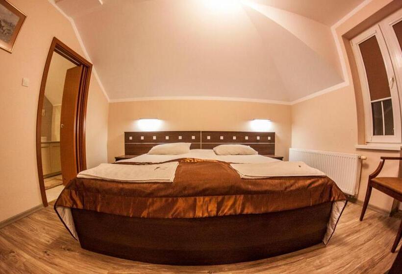 سوییت جونیور با بالکن, Pensjonat I Klub Jeździecki Michelin