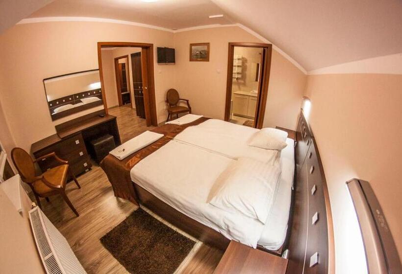 سوییت جونیور با بالکن, Pensjonat I Klub Jeździecki Michelin