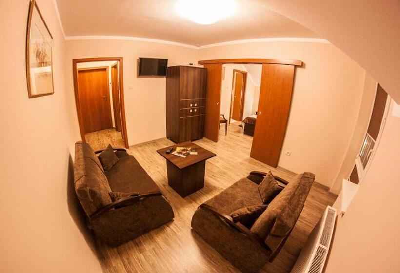 سوییت جونیور با بالکن, Pensjonat I Klub Jeździecki Michelin