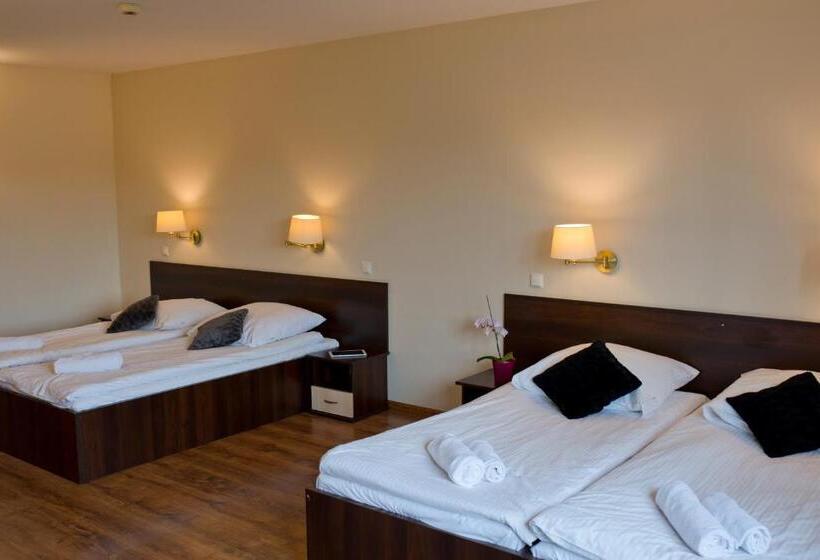 חדר סטנדרט לארבעה, Pensjonat Pod Samowarem