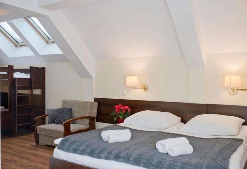 חדר משפחתי, Pensjonat Pod Samowarem