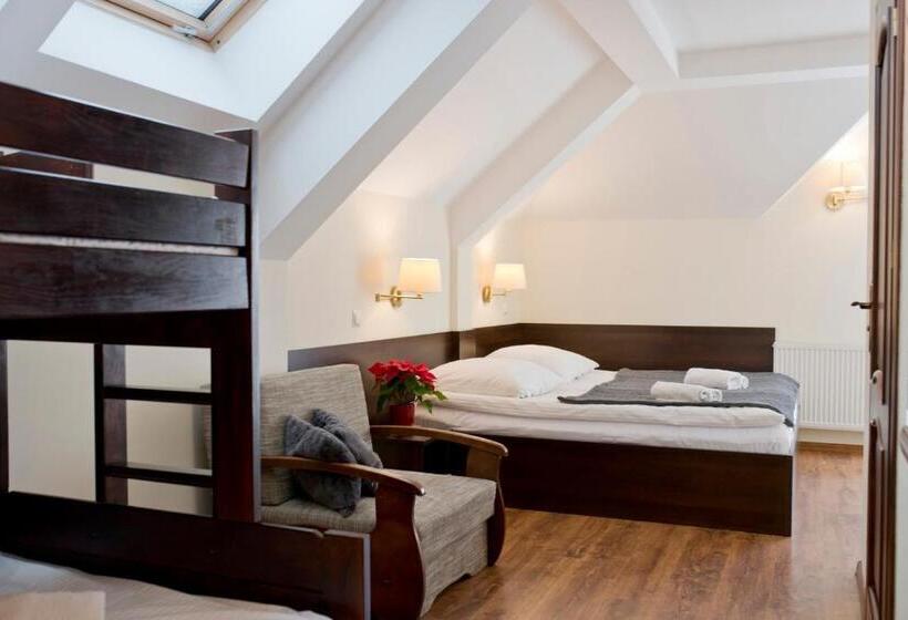 חדר משפחתי, Pensjonat Pod Samowarem