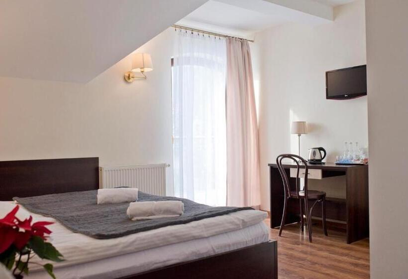 חדר משפחתי, Pensjonat Pod Samowarem