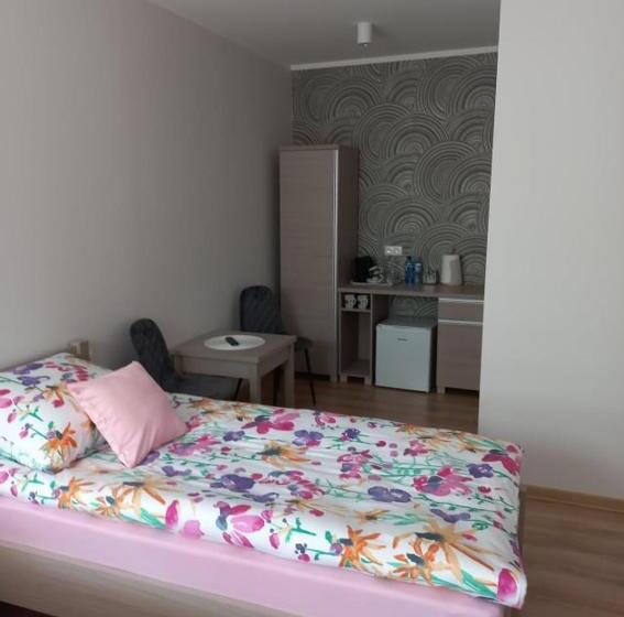 דירת חדר, Pod Kogucikiem