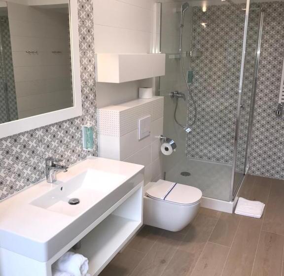 اتاق استاندارد, Stare łazienki