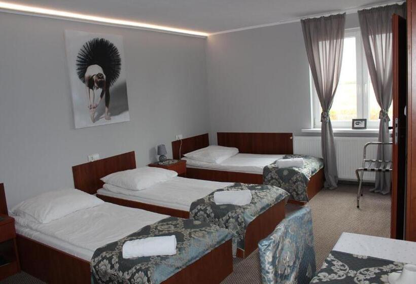 اتاق استاندارد سه نفره, Restauracja Hotel Kassandra