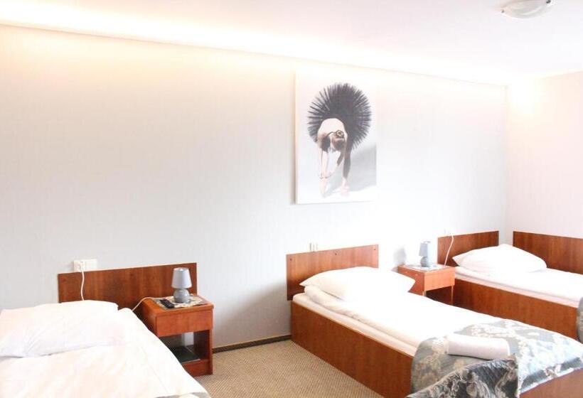 اتاق استاندارد سه نفره, Restauracja Hotel Kassandra